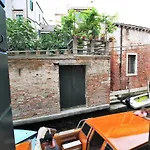 Magno Luxury Apt Canal View