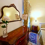 Chandeliers Apartment