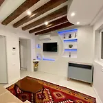 Hayez Rooms
