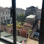 Venice Homes & Holidays Art District