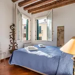 7 Windows On Venice