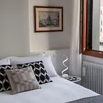 Design Apartment With Balcony On The Grand Canal R&R