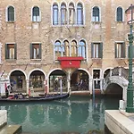 Canal-Fresco-Rialto