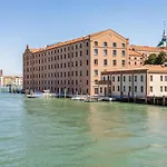 Molino Stucky Residence Suites