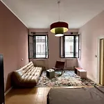 Venetian Pink Apartment In Dorsoduro