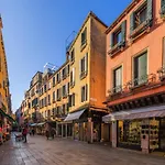 Rialto Bridge Luxury Apartment
