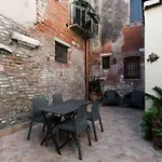 Ca\'Mariagrazia Flat In Venice With Private Patio