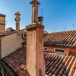 The Venice Red Door Apartment