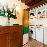 Charm Apartment - Close To Rialto And San Marco