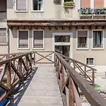 Venezia- S. Lucia Train Station Lovely Apartment!