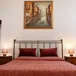 Flat With Canal View Near San Marco