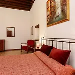Flat With Canal View Near San Marco