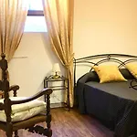 Sarlette Cozy Room