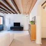 Ca\' Ferrando, Brand New Apartment, Experienced Host!
