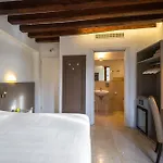 Leone Hotel
