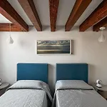Sedo3032A • Venezia Central • Luxury House •