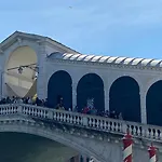 Ve-Nice Rialto Apartment