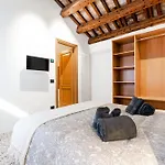 Intera Palazzina Al Centro Di Venezia