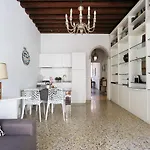 Casa Del Mandolino - Cozy Apt Near The Station!