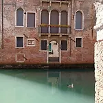Ca\' Amaltea Canal View