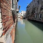 Ca\' Amaltea Canal View