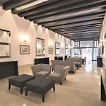 Ca\' Vittoria, A Different Way To Stay In Venice