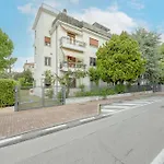 Tatiana Flat-10 Minutes From Venice