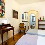 Central Apartment By Rialto