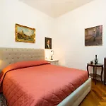 Central Apartment By Rialto