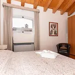 Charming Apartment In Venice!