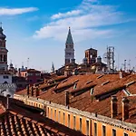 Ca\' Della Scimmia - Rialto Bridge, Venice