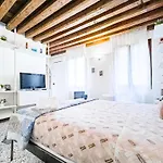 Gondolier\'S Suite - Venice Sweet Life