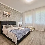 M & M Cozy Room