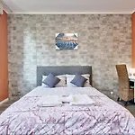 M & M Cozy Room