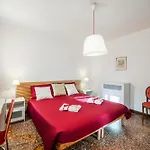 Queen Home Carlotta