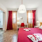 Queen Home Carlotta