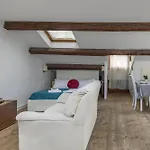 Nice Lovely Attic For 4 Person With Wifi - A/C