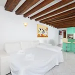 Elegant Apartments In Biennale By Bricola Apartments