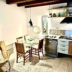 Indipendent House In Venice