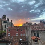 Real Venetian Apartment, 300 M From Rialto Bridge, 100 Sqm