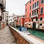 Ca\' Petunia - Venice Art Apartment