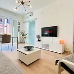 10 Min To Venice Modern & Cozy Apartment