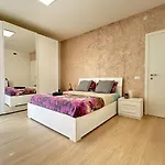 10 Min To Venice Modern & Cozy Apartment