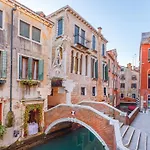 Canal View San Marco Rialto - Dogaressa Palace 1872