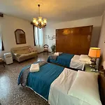 Lions Venice Guest House