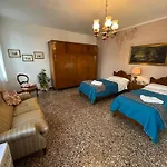 Lions Venice Guest House