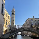 Casa Ai Greci - Central Apt In Castello