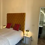 Campo San Polo Canal View Apartment