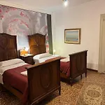 Lions Venice Guest House