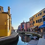Casa Yellow Corner Burano